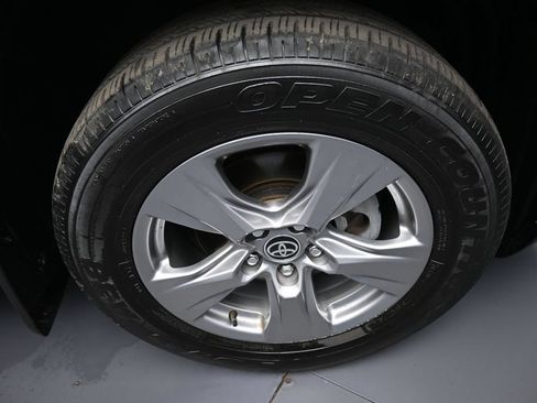 Used 2022 Toyota RAV4 LE AWD/4WD image 12