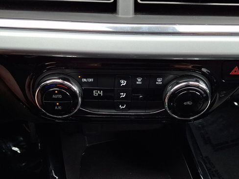 Used 2025 Chevrolet Trax LT FWD image 15