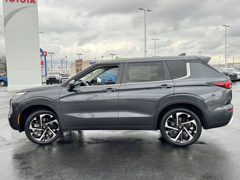 Used 2024 Mitsubishi Outlander SE image 16