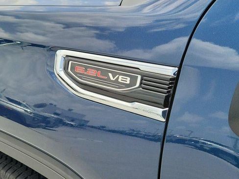 Used 2023 GMC Sierra 1500 Denali w/ Technology Package AWD/4WD image 10