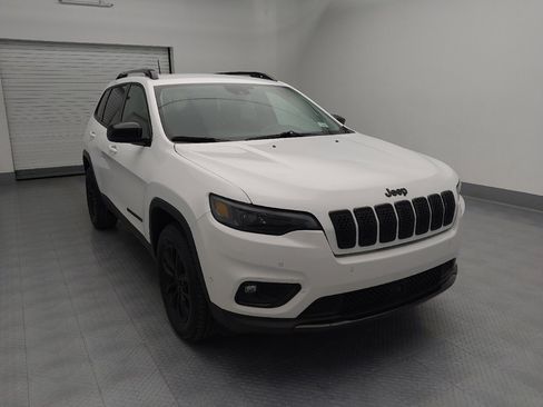 Used 2023 Jeep Cherokee Altitude Lux image 13