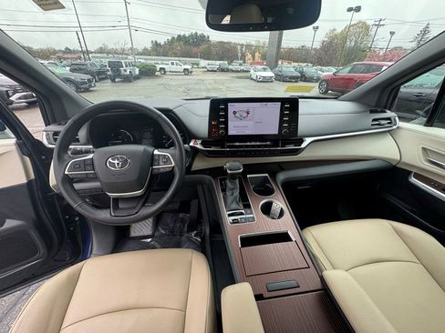 Used 2021 Toyota Sienna XLE AWD/4WD image 13