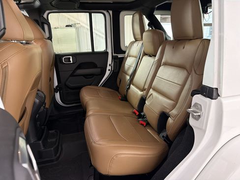 Used 2020 Jeep Wrangler Unlimited Sahara AWD/4WD image 23