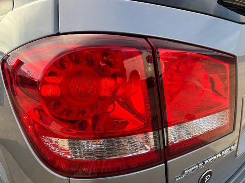 Used 2017 Dodge Journey SXT w/ Comfort/Convenience Group image 40