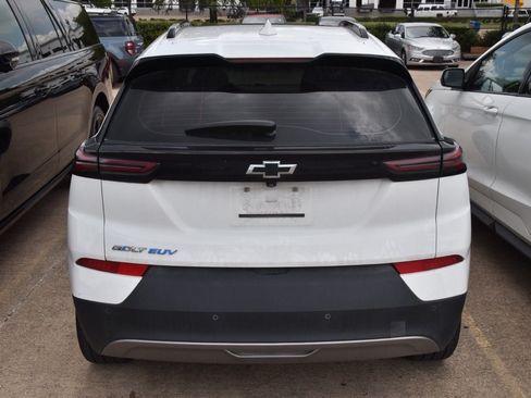 Used 2023 Chevrolet Bolt EUV Premier w/ Sun & Sound Package FWD image 7