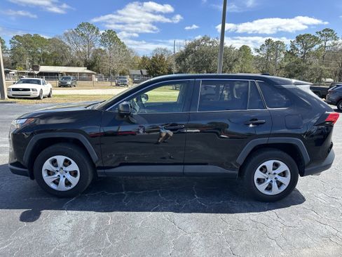Used 2023 Toyota RAV4 LE FWD image 7
