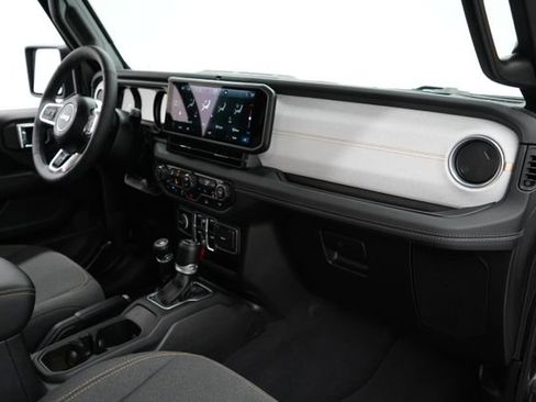 Used 2025 Jeep Wrangler Unlimited Sahara image 62