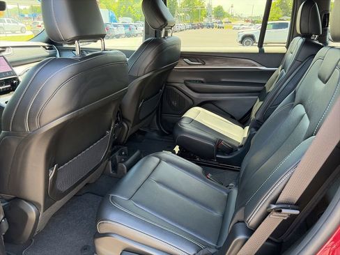 Used 2025 Jeep Grand Cherokee L Limited AWD/4WD image 15