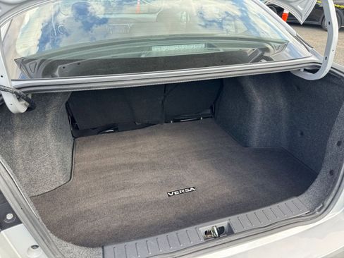 Used 2025 Nissan Versa SV image 29