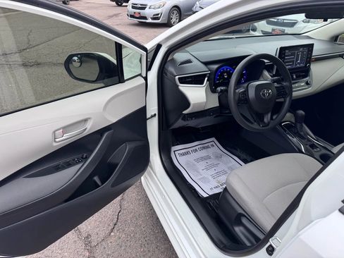 Used 2020 Toyota Corolla LE image 12