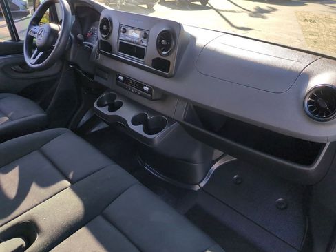 Used 2023 Mercedes-Benz Sprinter 2500 image 29