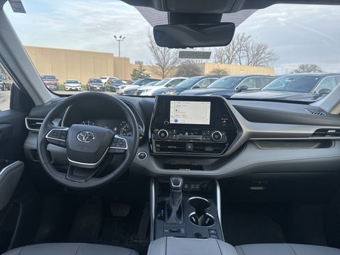 Used 2024 Toyota Highlander XLE image 20