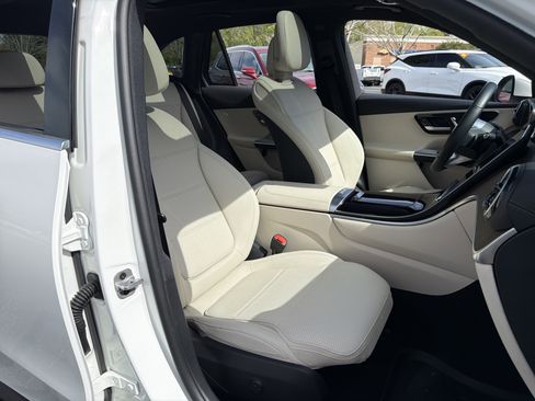 Used 2025 Mercedes-Benz GLC 350e 4MATIC image 13