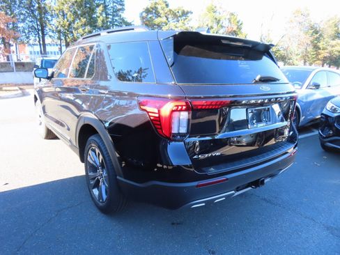 New 2026 Ford Explorer Active w/ Active Comfort Package image 4