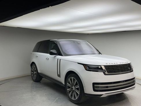 Used 2023 Land Rover Range Rover SE image 8