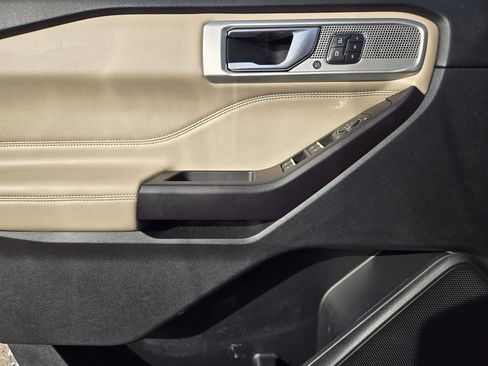 Used 2020 Ford Explorer Limited image 23