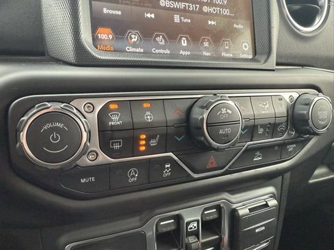 Used 2020 Jeep Gladiator Overland image 23