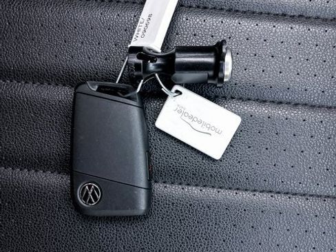 Used 2022 Volkswagen Tiguan SE R-Line image 40