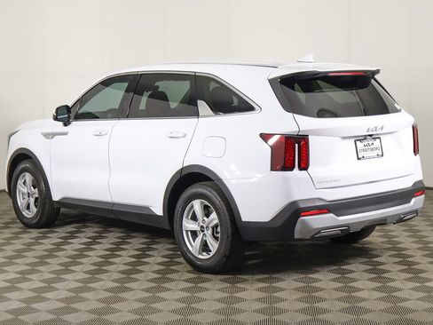 Used 2024 Kia Sorento LX FWD image 8