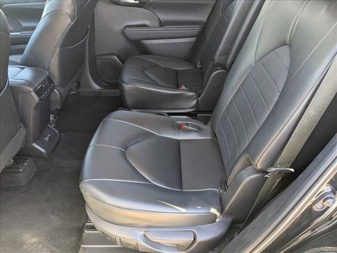 Used 2024 Toyota Highlander XLE image 20