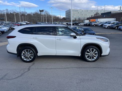 Used 2023 Toyota Highlander Limited image 7