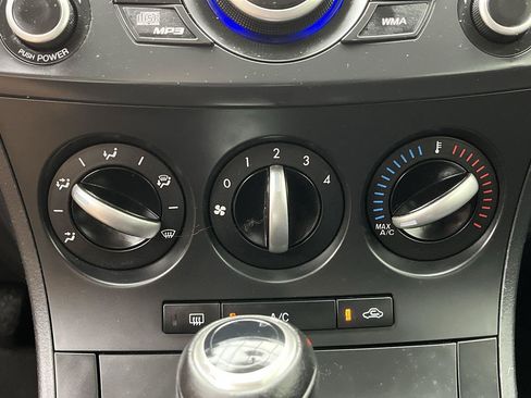 Used 2012 MAZDA MAZDA3 i Touring FWD image 17