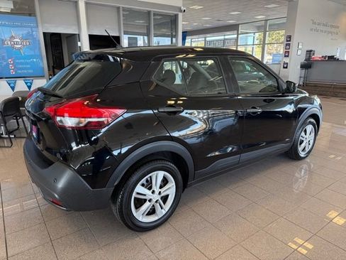 Used 2020 Nissan Kicks S image 3