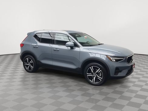 Used 2023 Volvo XC40 B5 Core AWD/4WD image 38