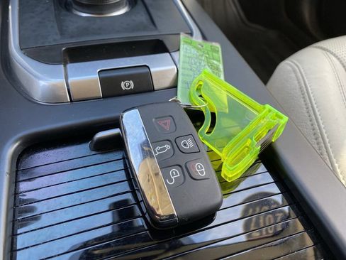 Used 2017 Land Rover Discovery Sport HSE Luxury image 33