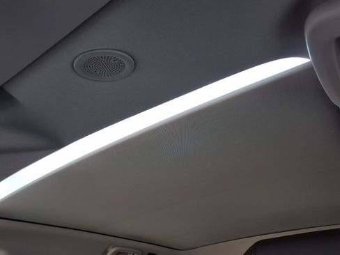 Used 2024 Land Rover Discovery Sport S image 23