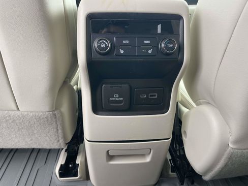Used 2021 GMC Acadia Denali w/ Denali Ultimate Package AWD/4WD image 13