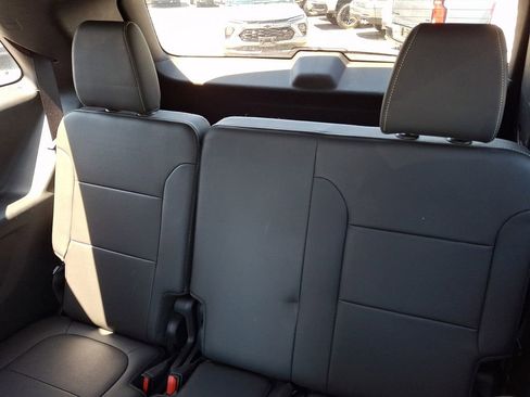 Used 2023 Chevrolet Traverse Premier w/ Redline Edition AWD/4WD image 11