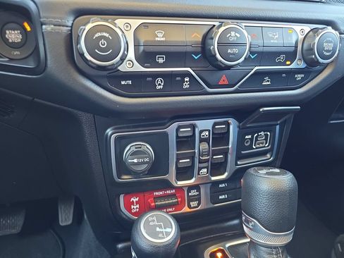 Used 2024 Jeep Wrangler Unlimited Rubicon AWD/4WD image 24