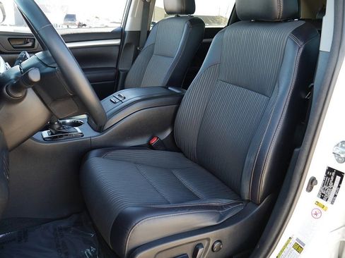 Used 2016 Toyota Highlander Plus AWD/4WD image 14