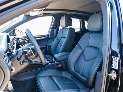 Certified 2026 Porsche Macan S image 5
