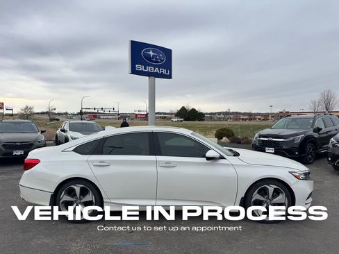 Used 2019 Honda Accord Touring image 2