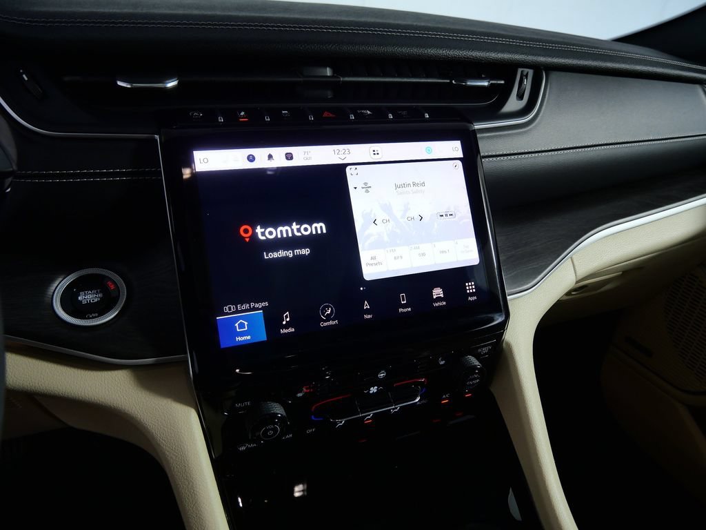 Used 2023 Jeep Grand Cherokee Limited w/ Luxury Tech Group II RWD image 16