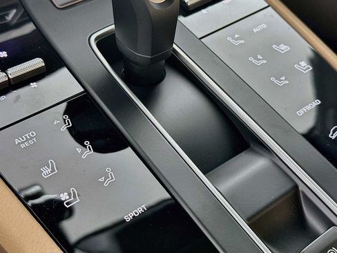 New 2026 Porsche Macan AWD/4WD image 21