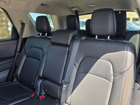 Used 2023 Nissan Pathfinder SL FWD image 14
