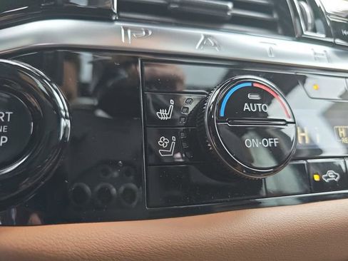 New 2026 Nissan Pathfinder Platinum FWD image 23