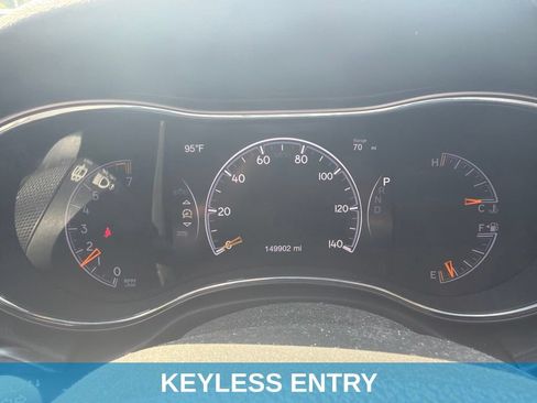 Used 2018 Jeep Grand Cherokee Laredo AWD/4WD image 3