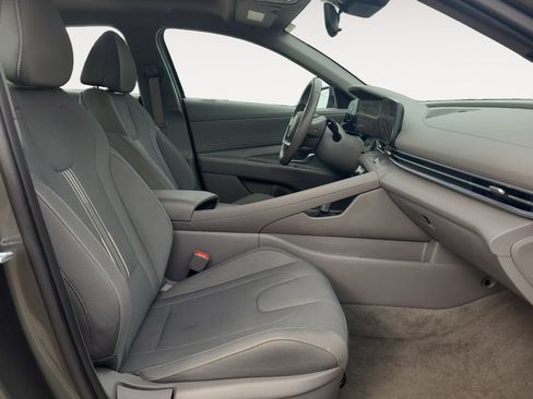 Used 2025 Hyundai Elantra SEL FWD image 15