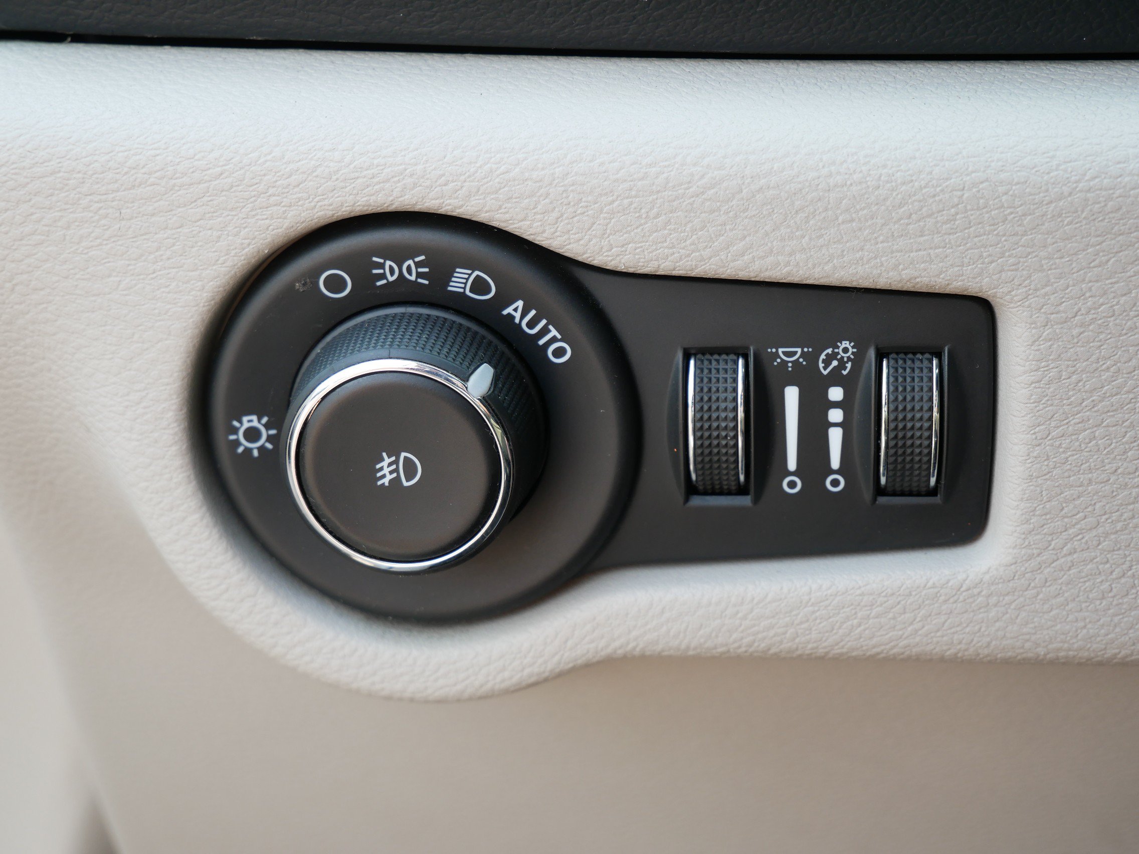 Used 2023 Chrysler Pacifica Touring-L FWD image 16