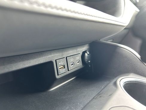 Used 2023 Toyota Highlander L FWD image 33