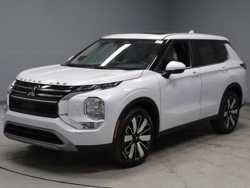 New 2026 Mitsubishi Outlander SE image 4