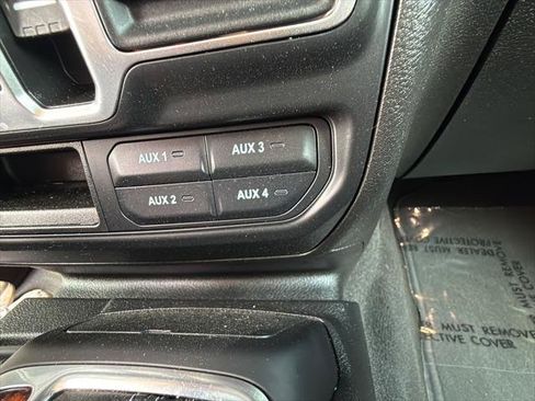 Certified 2025 Jeep Gladiator Sport AWD/4WD image 28