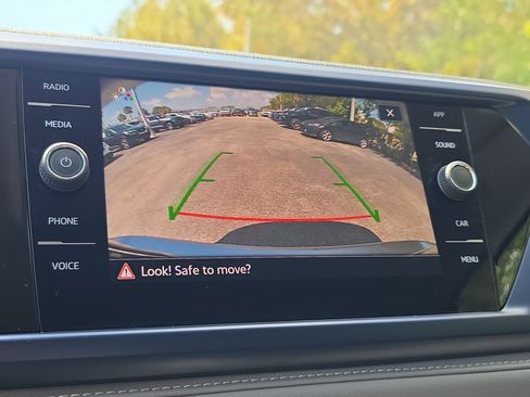 Used 2024 Volkswagen Taos SE image 31