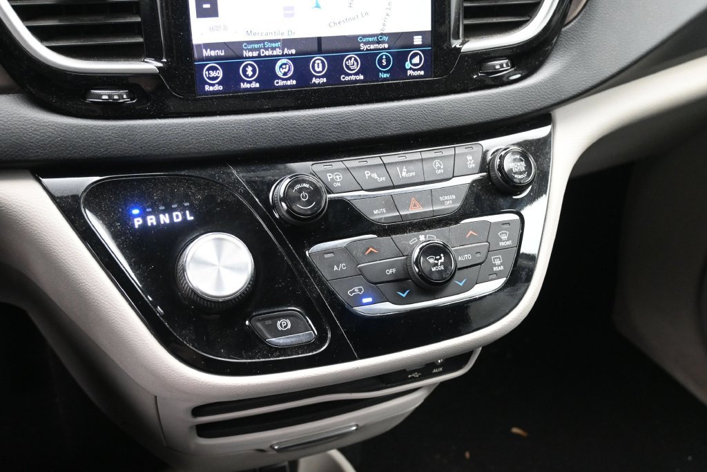 Used 2019 Chrysler Pacifica Touring-L w/ Advanced Safetytec Group FWD image 19