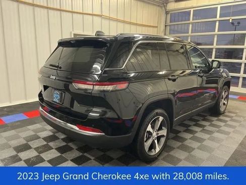 Used 2023 Jeep Grand Cherokee 4WD 4xe w/ Luxury Tech Group II image 3