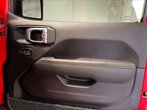 New 2025 Jeep Gladiator Sport image 19